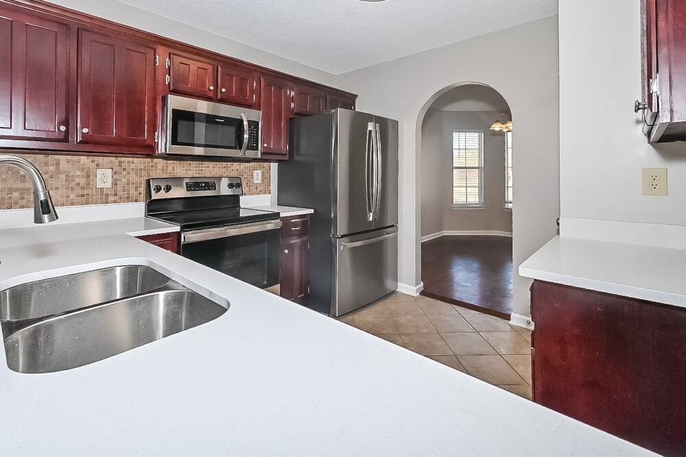 8531 Cross Point Dr - Photo 5 of 16