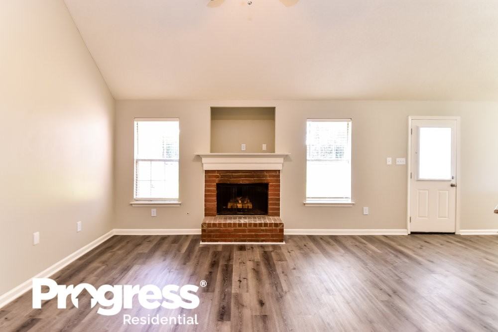 1261 Thames Dr - Photo 3 of 16