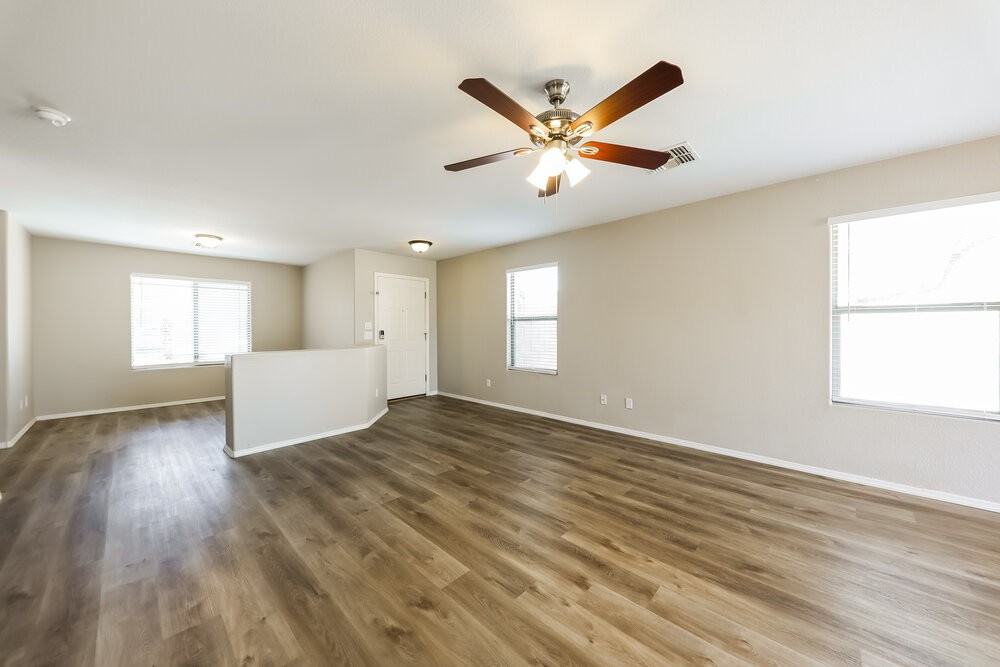 13122 W Clarendon Ave - Photo 4 of 16