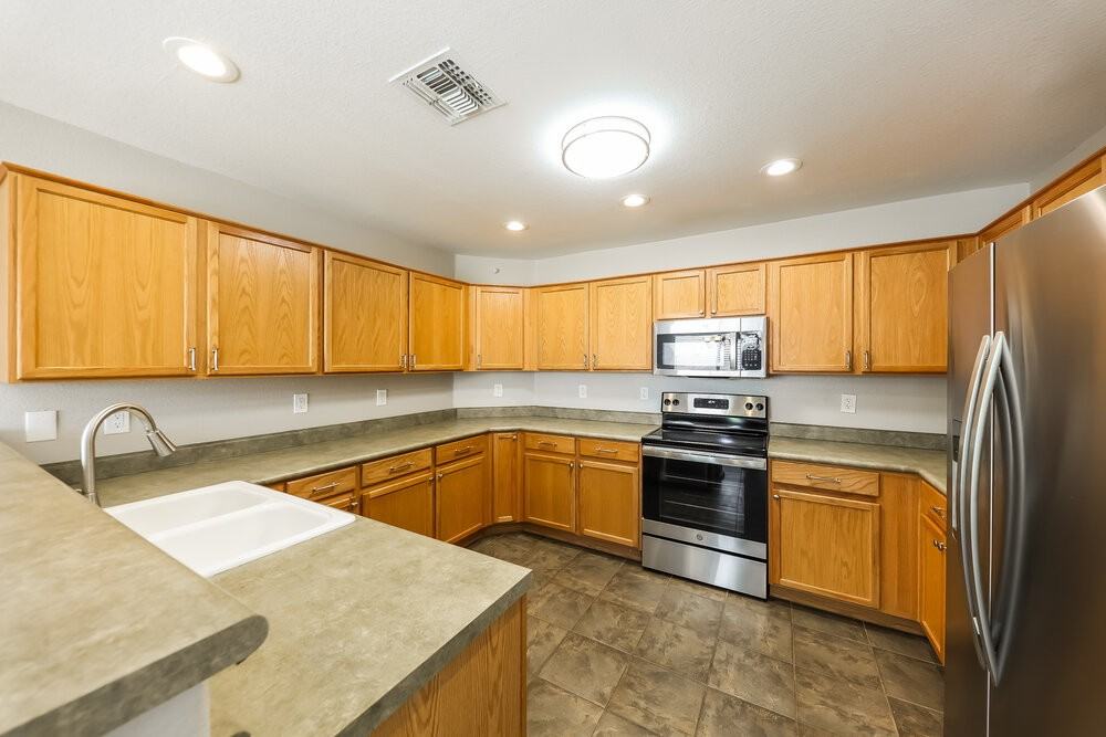 13122 W Clarendon Ave - Photo 6 of 16