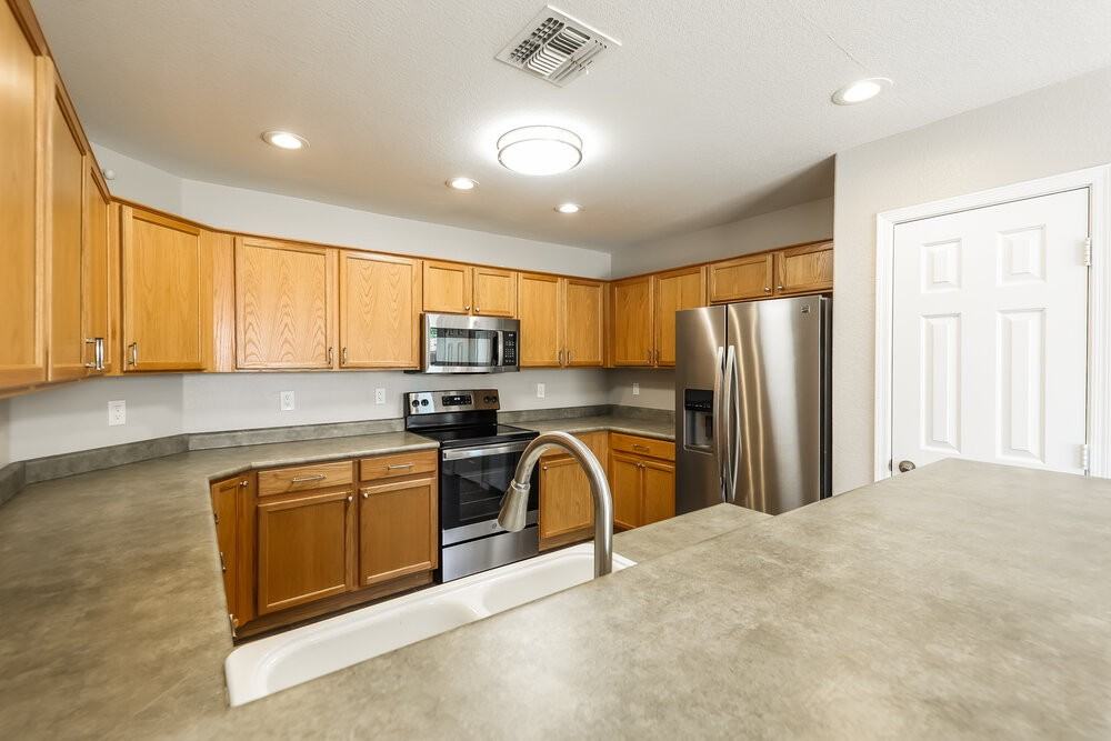 13122 W Clarendon Ave - Photo 7 of 16