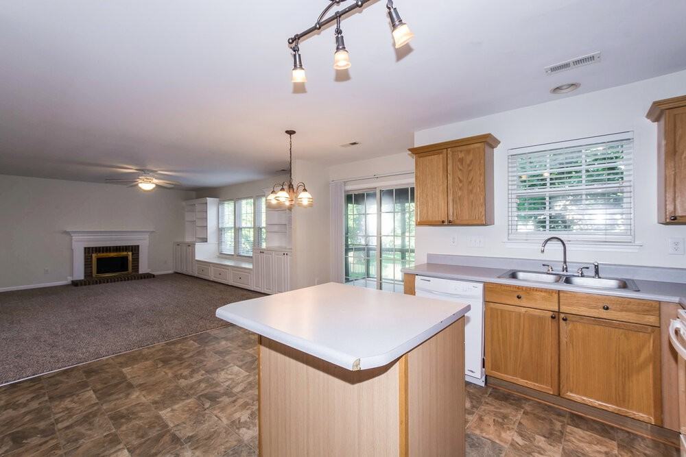 3605 Arthur St - Photo 6 of 20