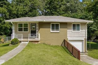 748 Barclay Ln - Photo 1 of 1