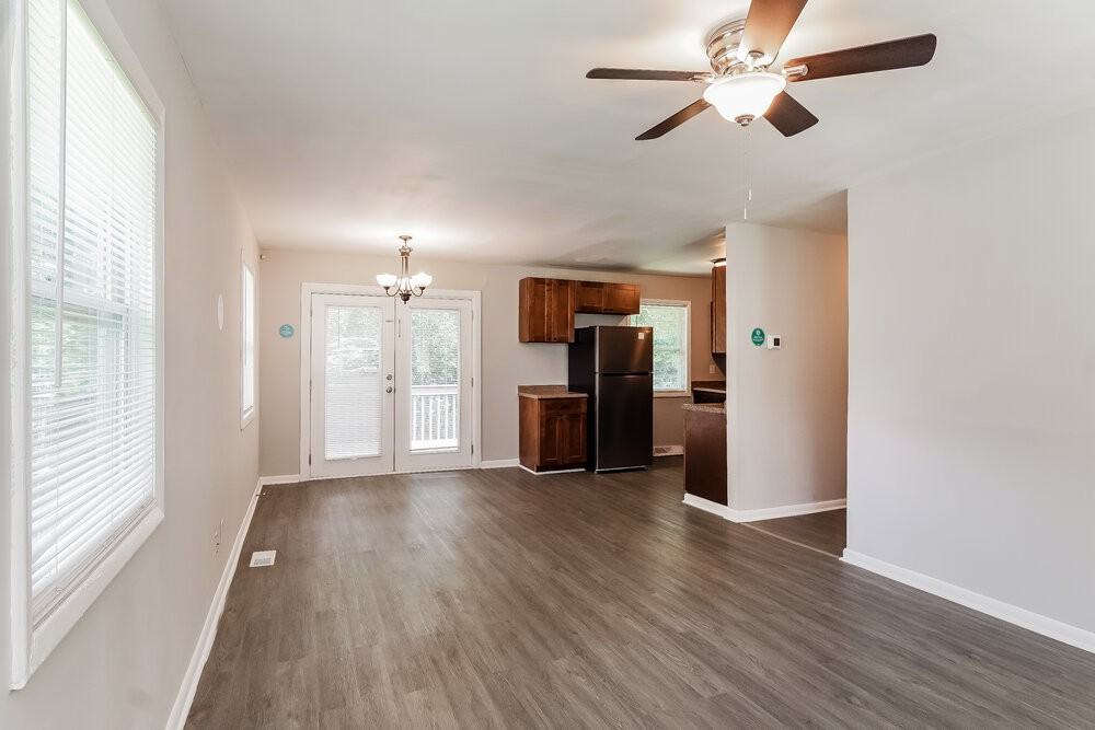 748 Barclay Ln - Photo 4 of 25