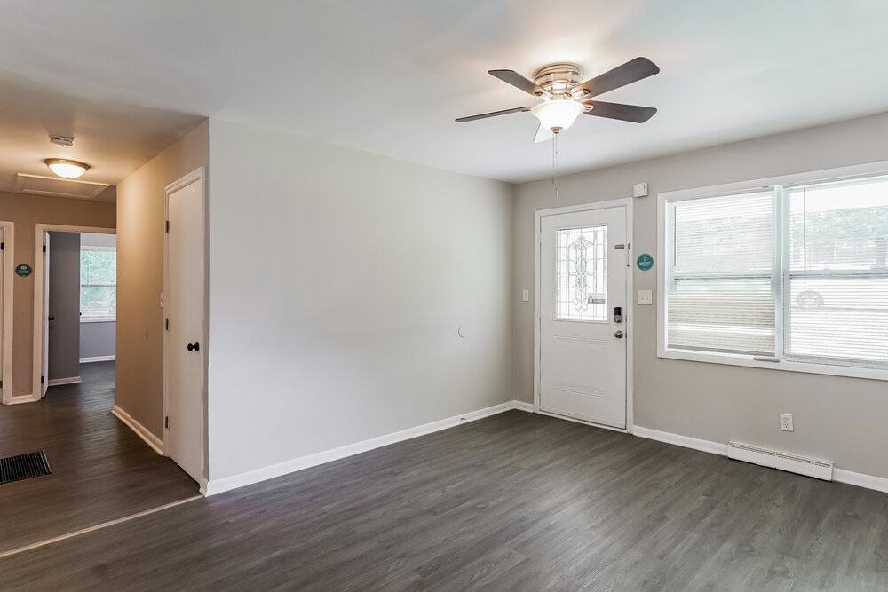 748 Barclay Ln - Photo 5 of 25
