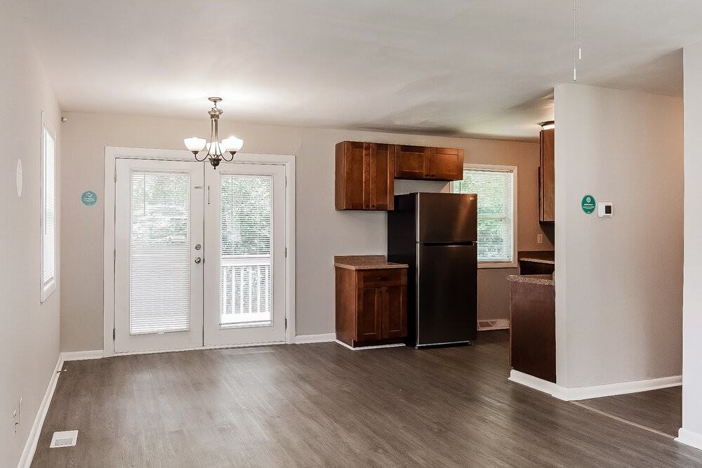 748 Barclay Ln - Photo 6 of 25