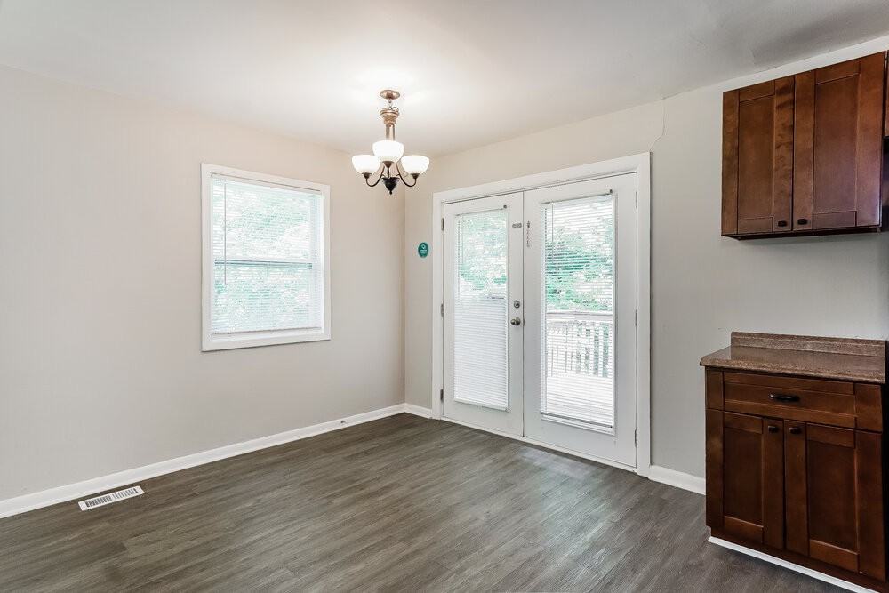 748 Barclay Ln - Photo 7 of 25