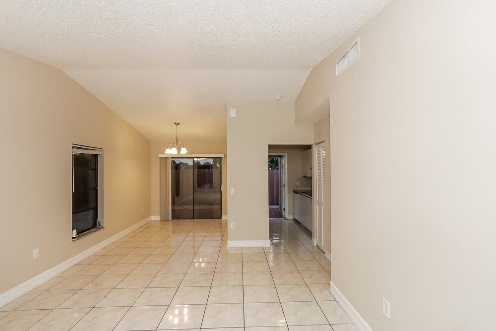 4205 Sw 137th Ct - Photo 5 of 25