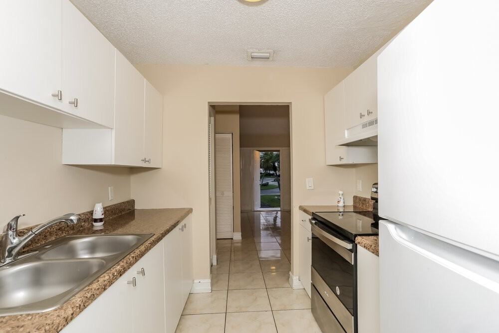4205 Sw 137th Ct - Photo 7 of 25