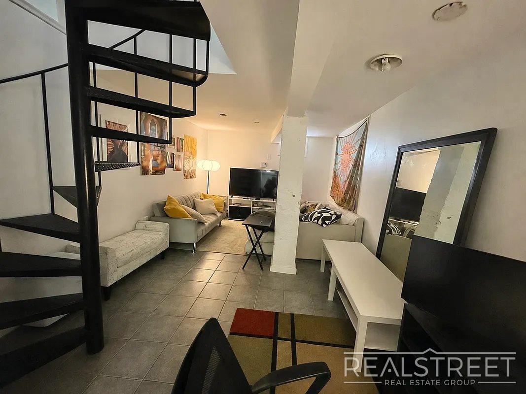 1399 Greene Ave #1B - Photo 4 of 14