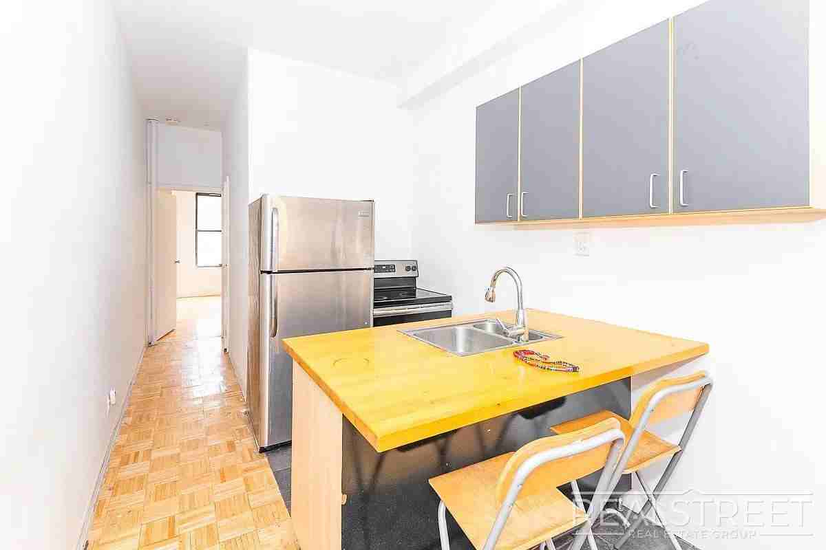297 Troutman St #2L - Photo 3 of 9