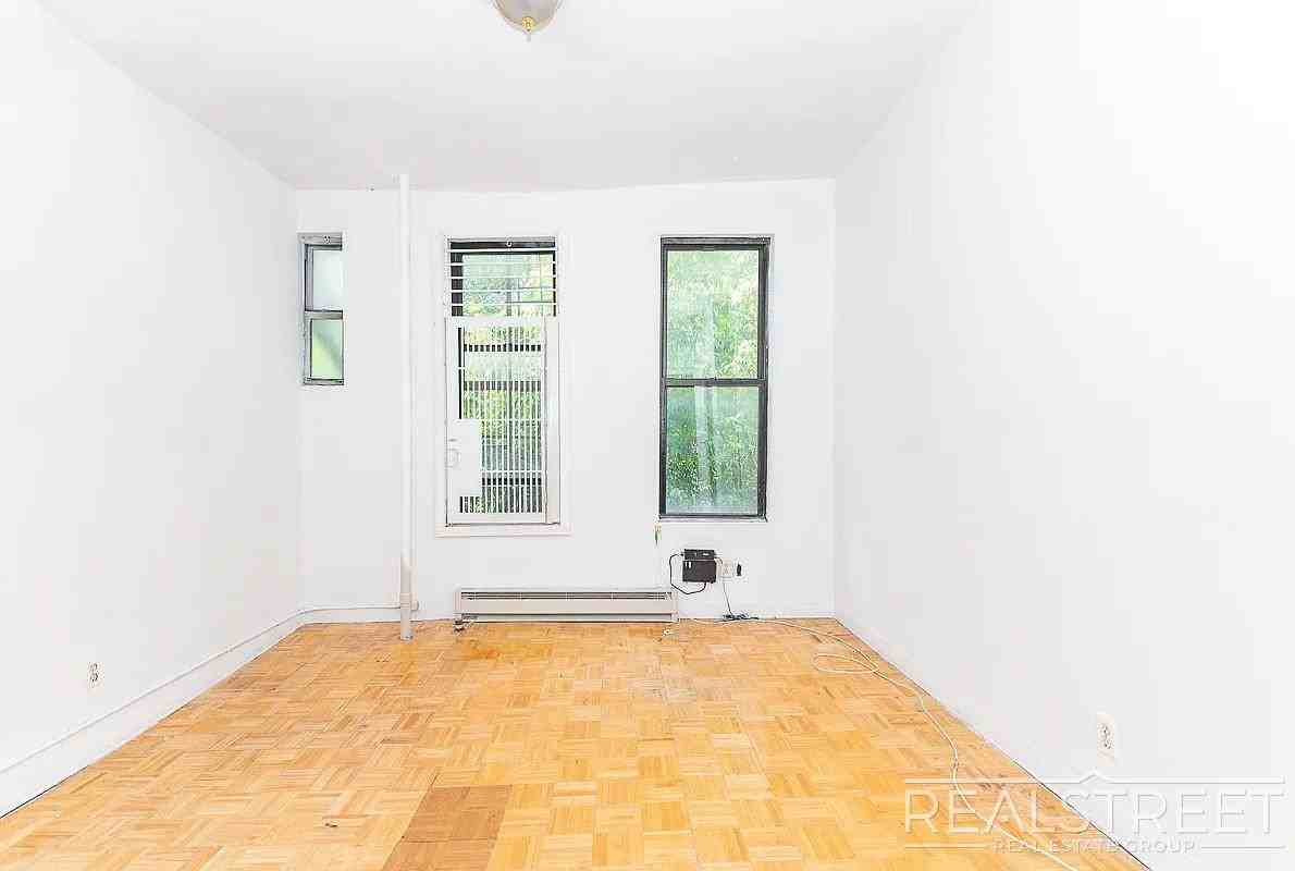 297 Troutman St #2L - Photo 5 of 9