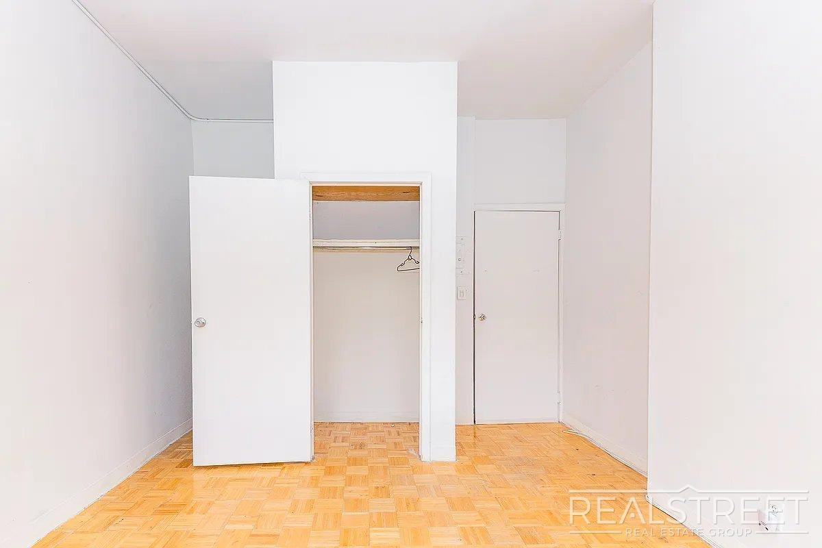 297 Troutman St #2L - Photo 6 of 9
