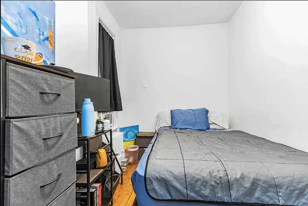 129 W 56th St #4R - Photo 3 of 6