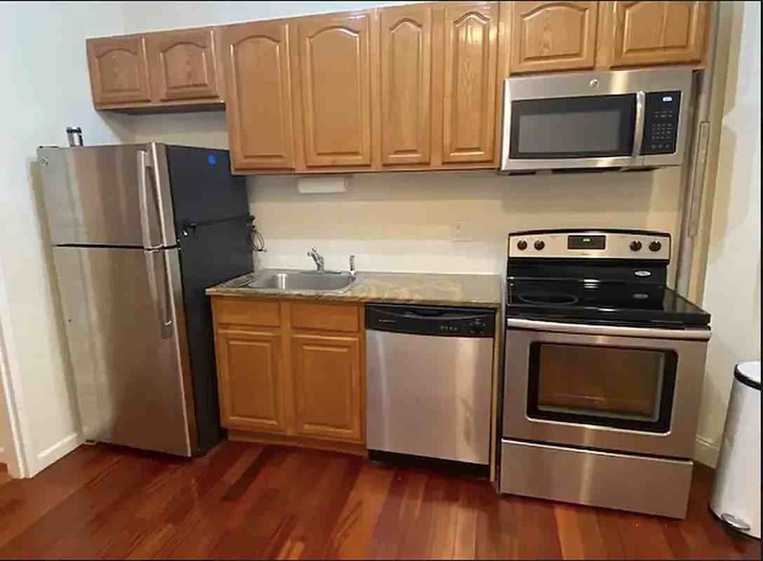 129 W 56th St #4R - Photo 5 of 6