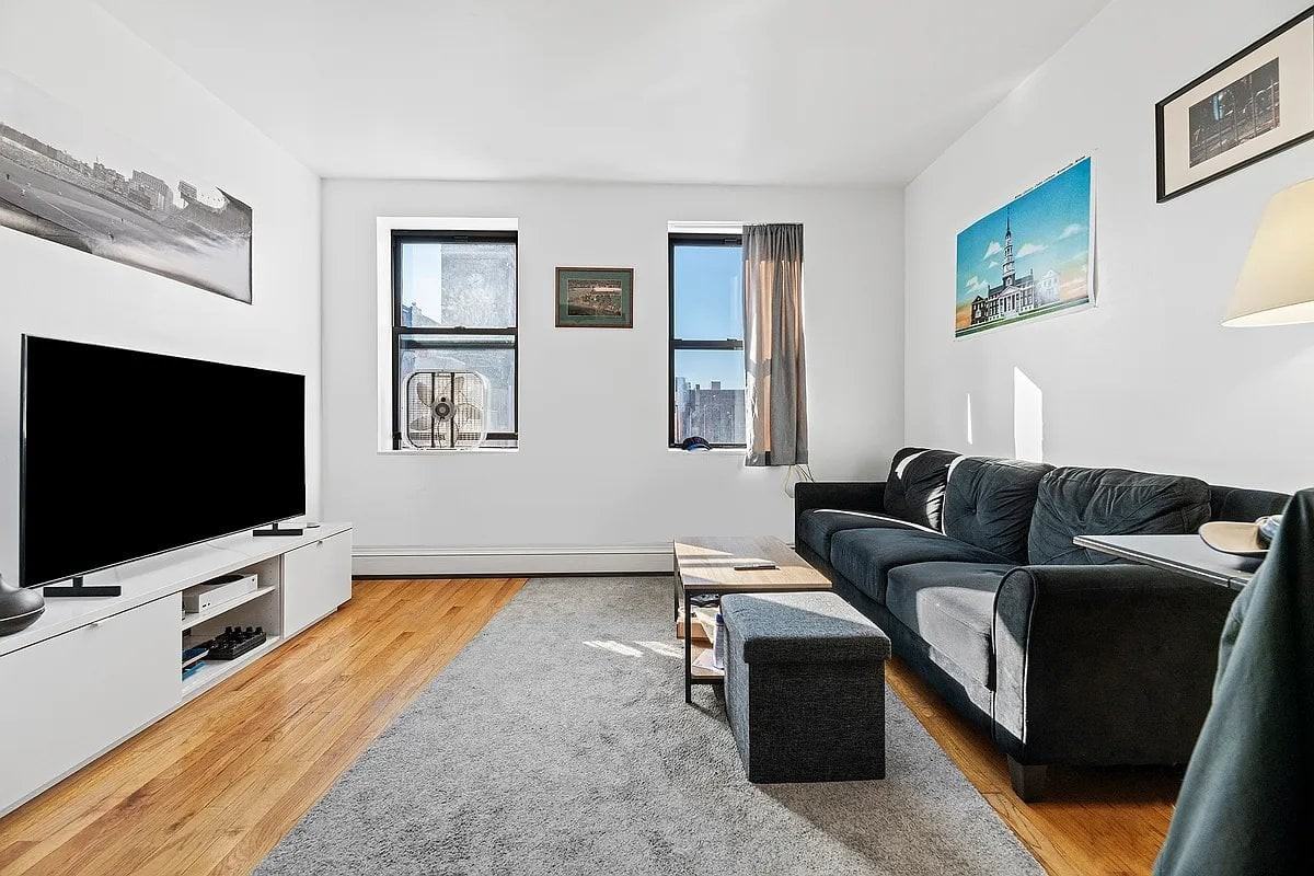 193 E 4th St #2R