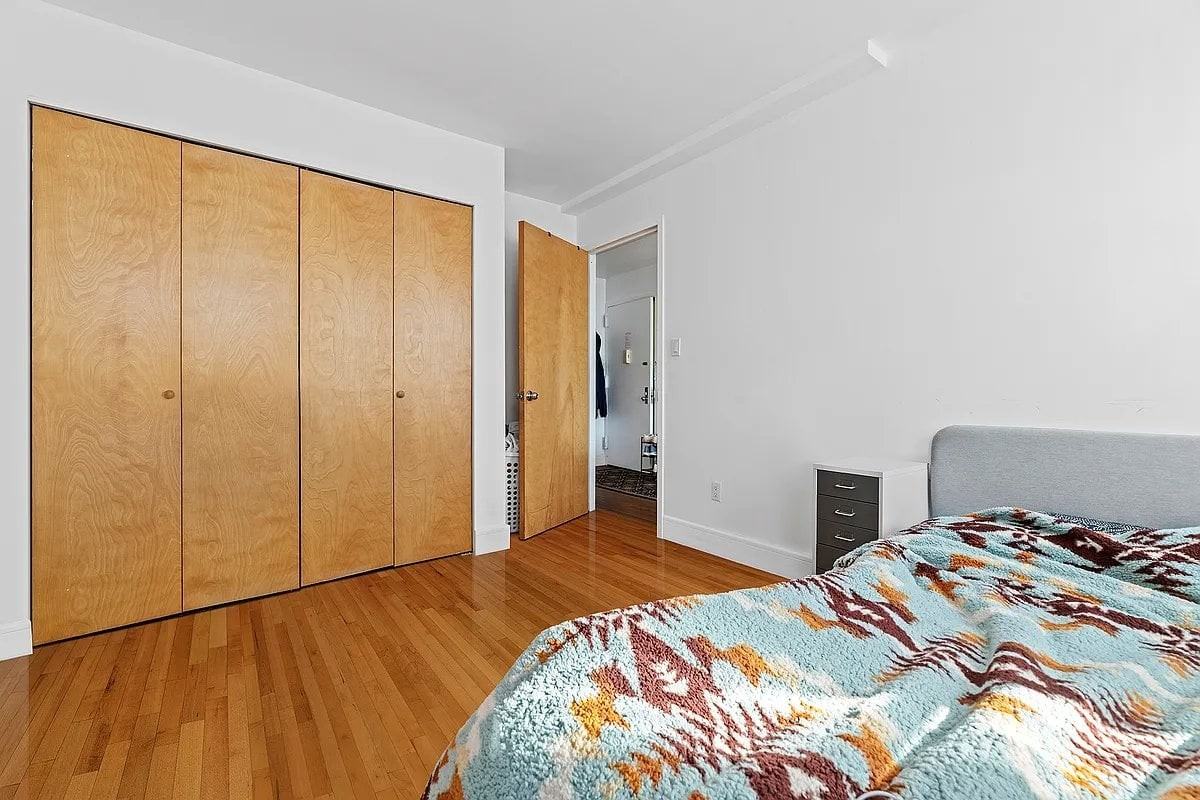 193 E 4th St #2R - Photo 5 of 7