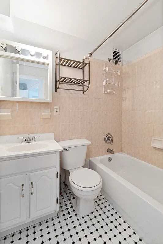 1220 Lexington Ave #4D - Photo 4 of 4