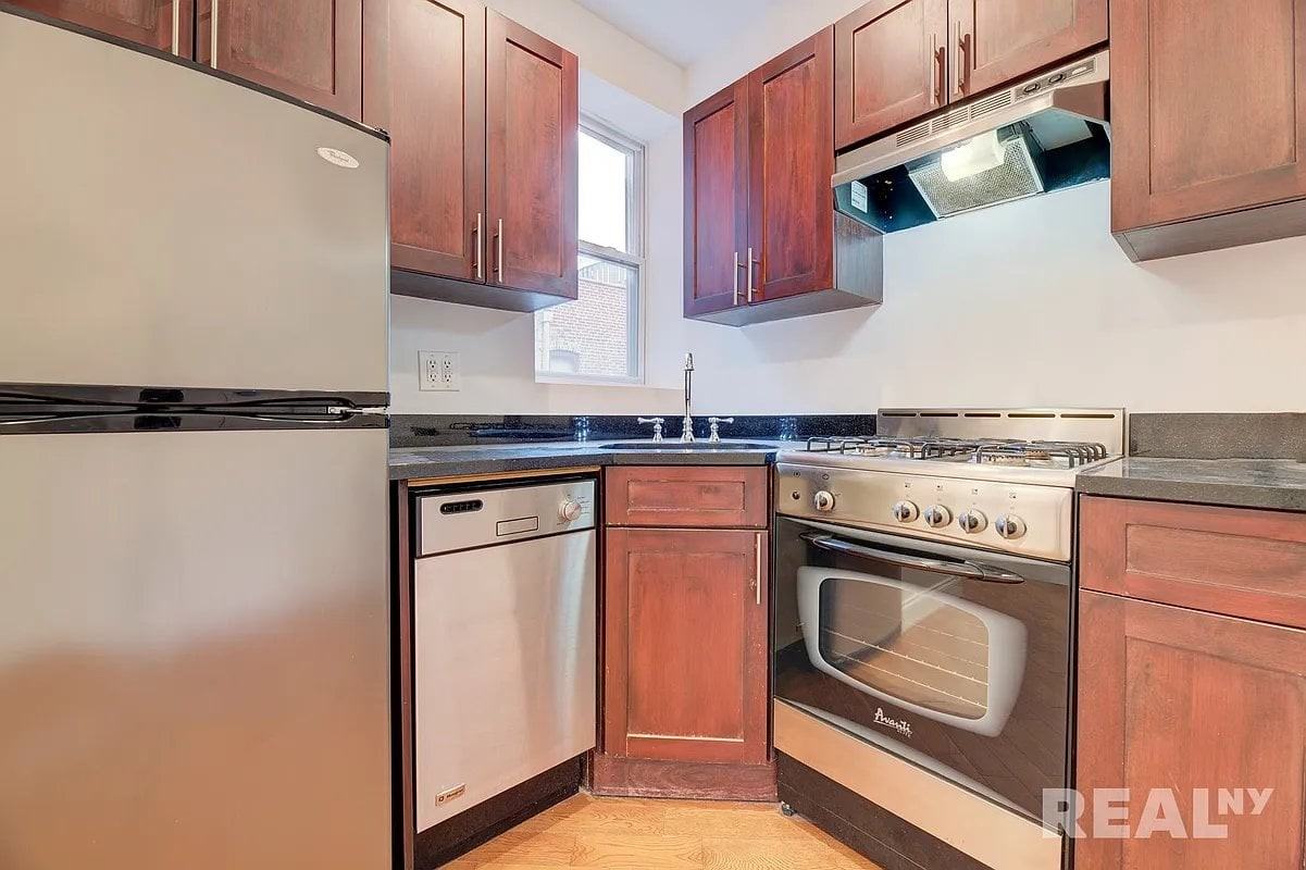 75 Orchard St #28 - Photo 4 of 6