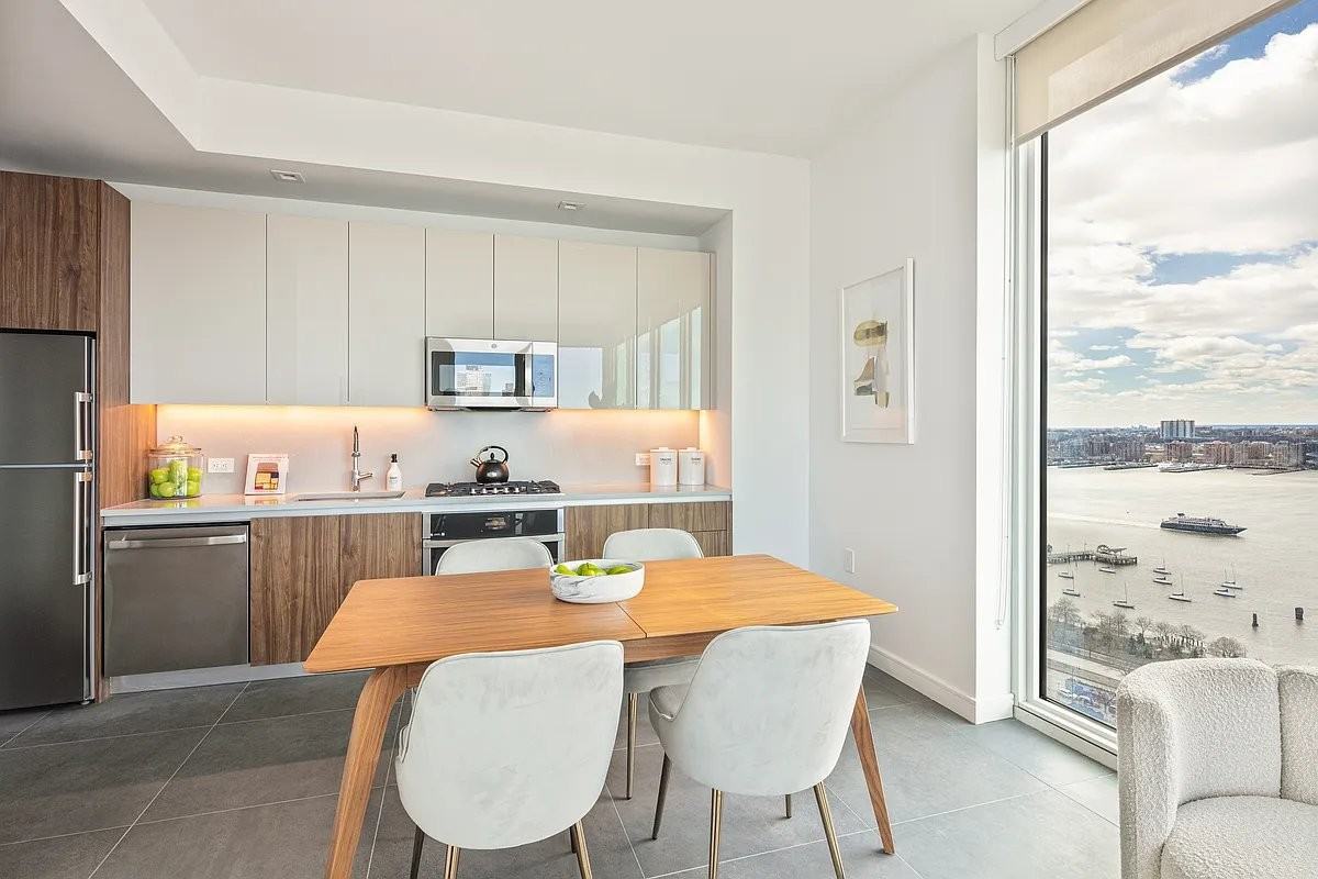 W 30th St #46C - Photo 3 of 20