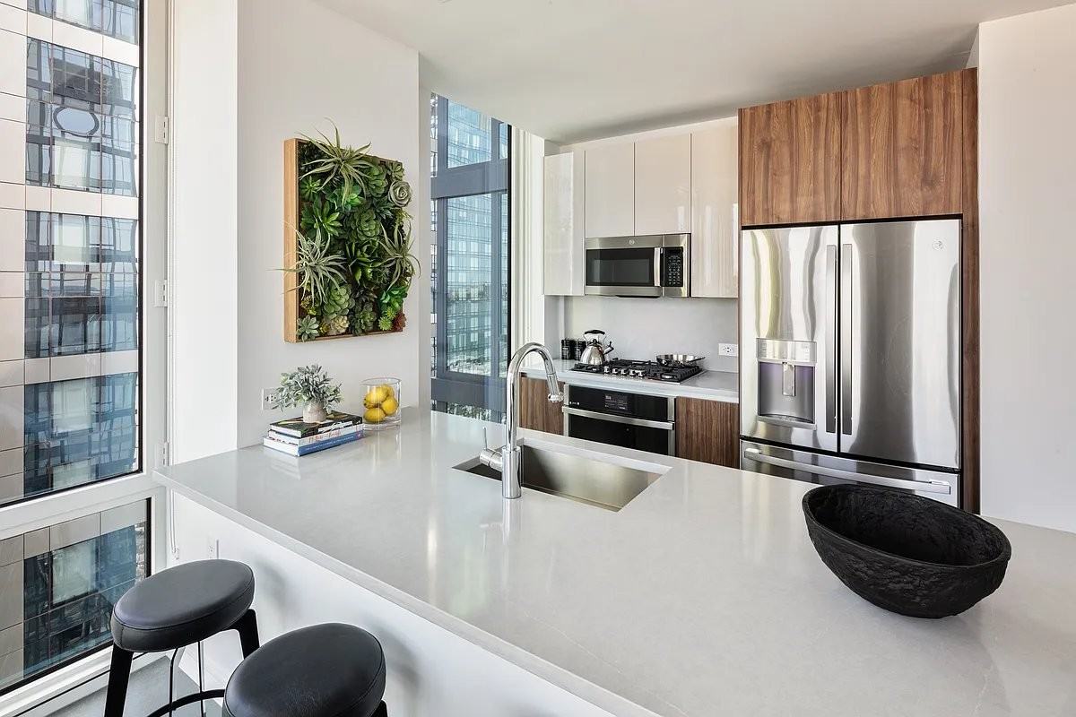 W 30th St #37G - Photo 3 of 20