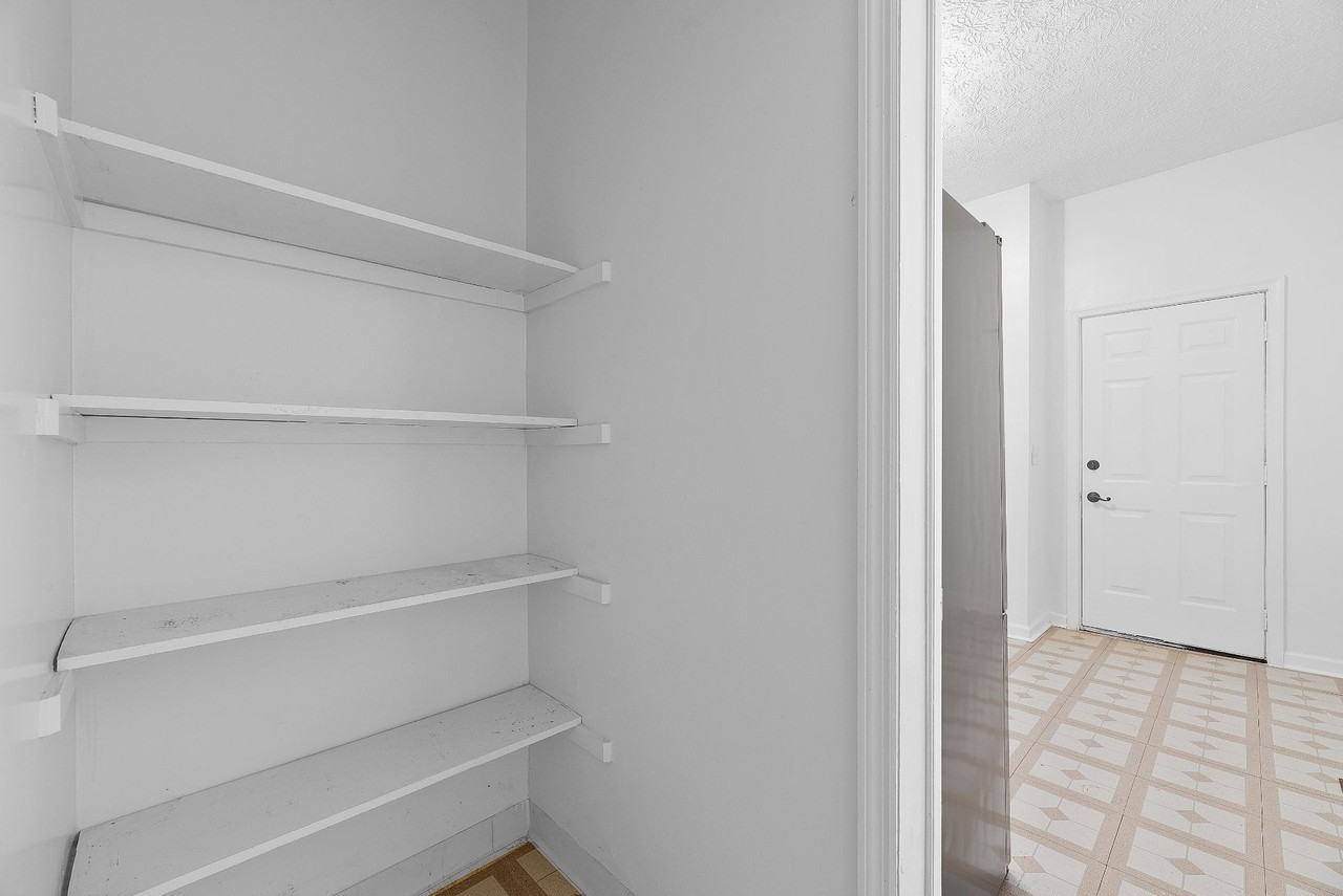 1635 Oak St #1635 - Photo 4 of 34