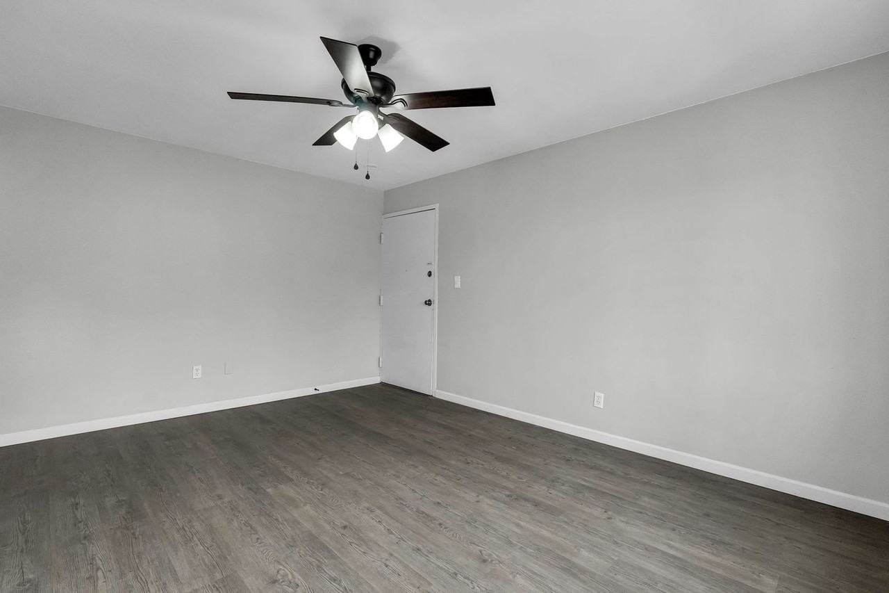 61 N 21st St #H - Photo 3 of 21