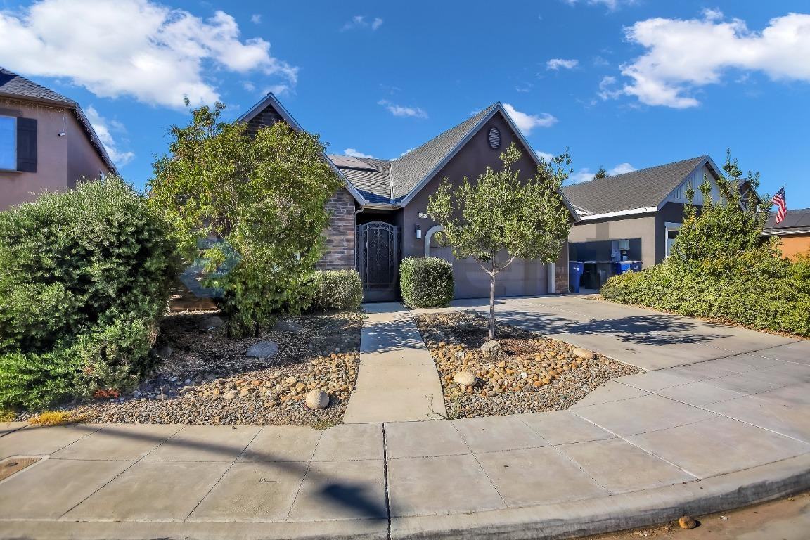 5462 W Floradora Ave - Photo 4 of 37