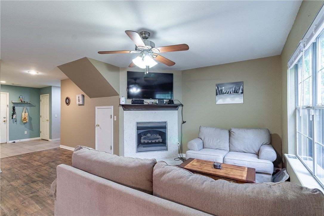 869 W Peachtree Dr - Photo 3 of 12