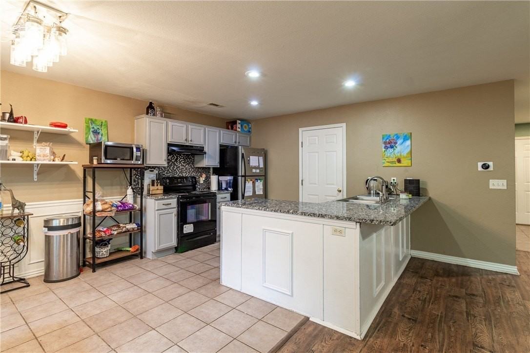 869 W Peachtree Dr - Photo 5 of 12