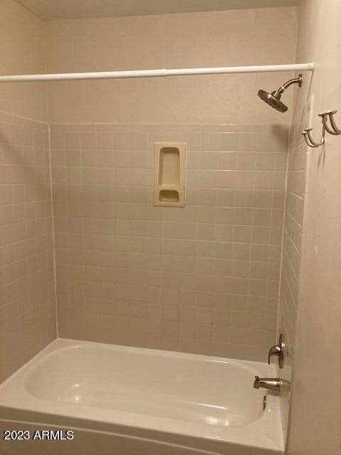 530 E Kerry Ln - Photo 5 of 36