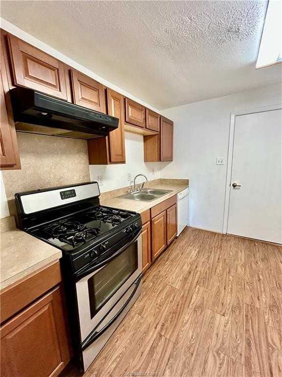 1511 Boone St - Photo 4 of 13