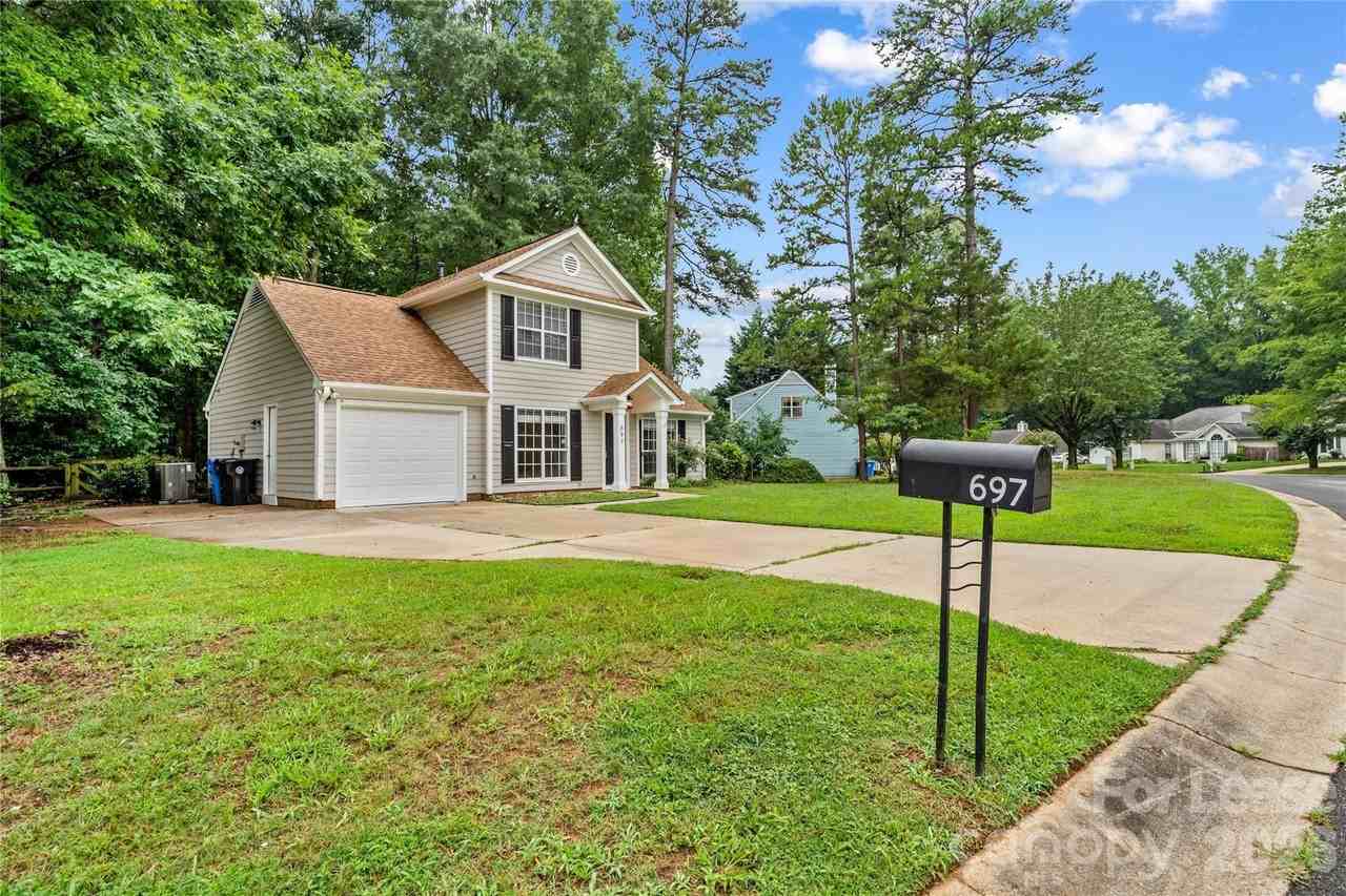 697 Rebecca Jane Dr - Photo 4 of 36