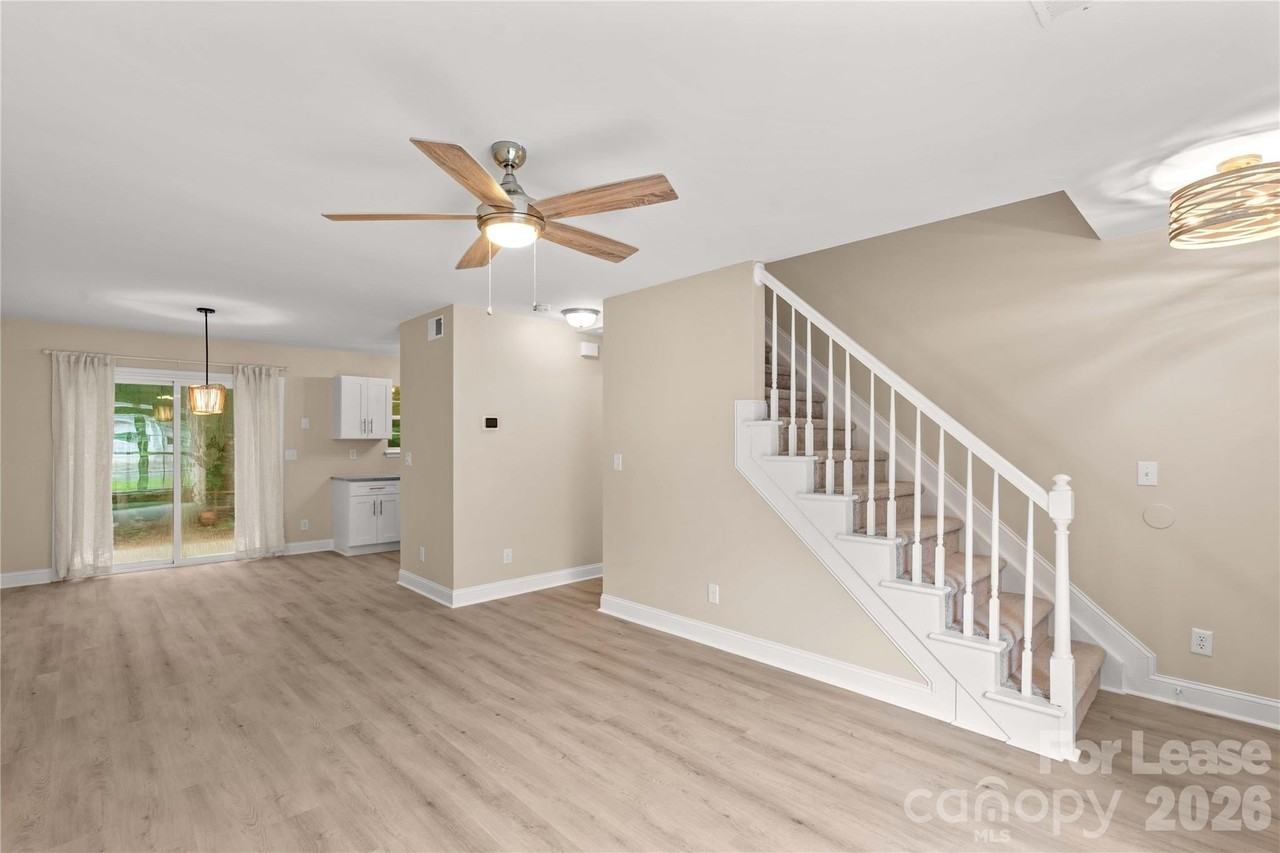 697 Rebecca Jane Dr - Photo 7 of 36
