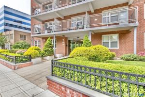 featured image of 700 Summer St #7G