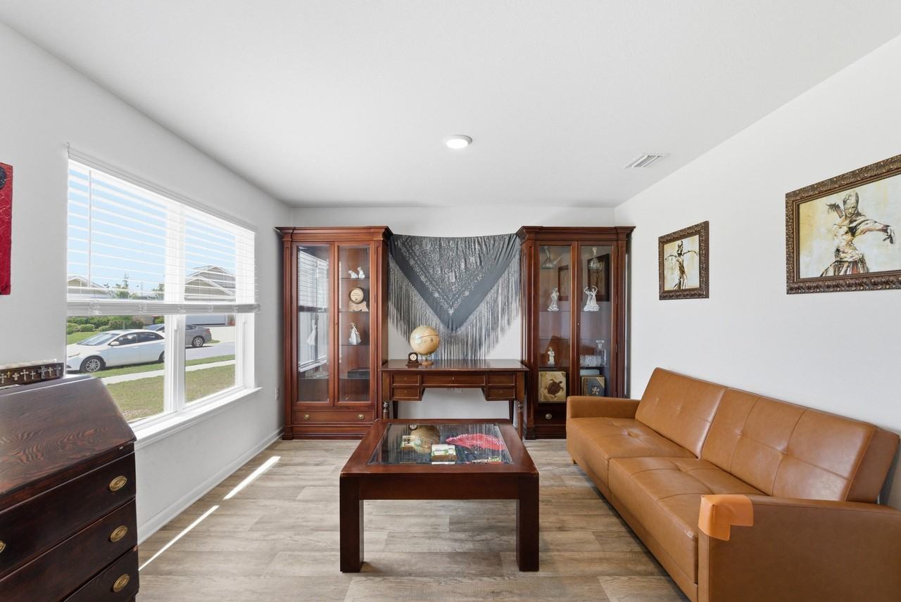221 Red Bay Rd - Photo 5 of 36