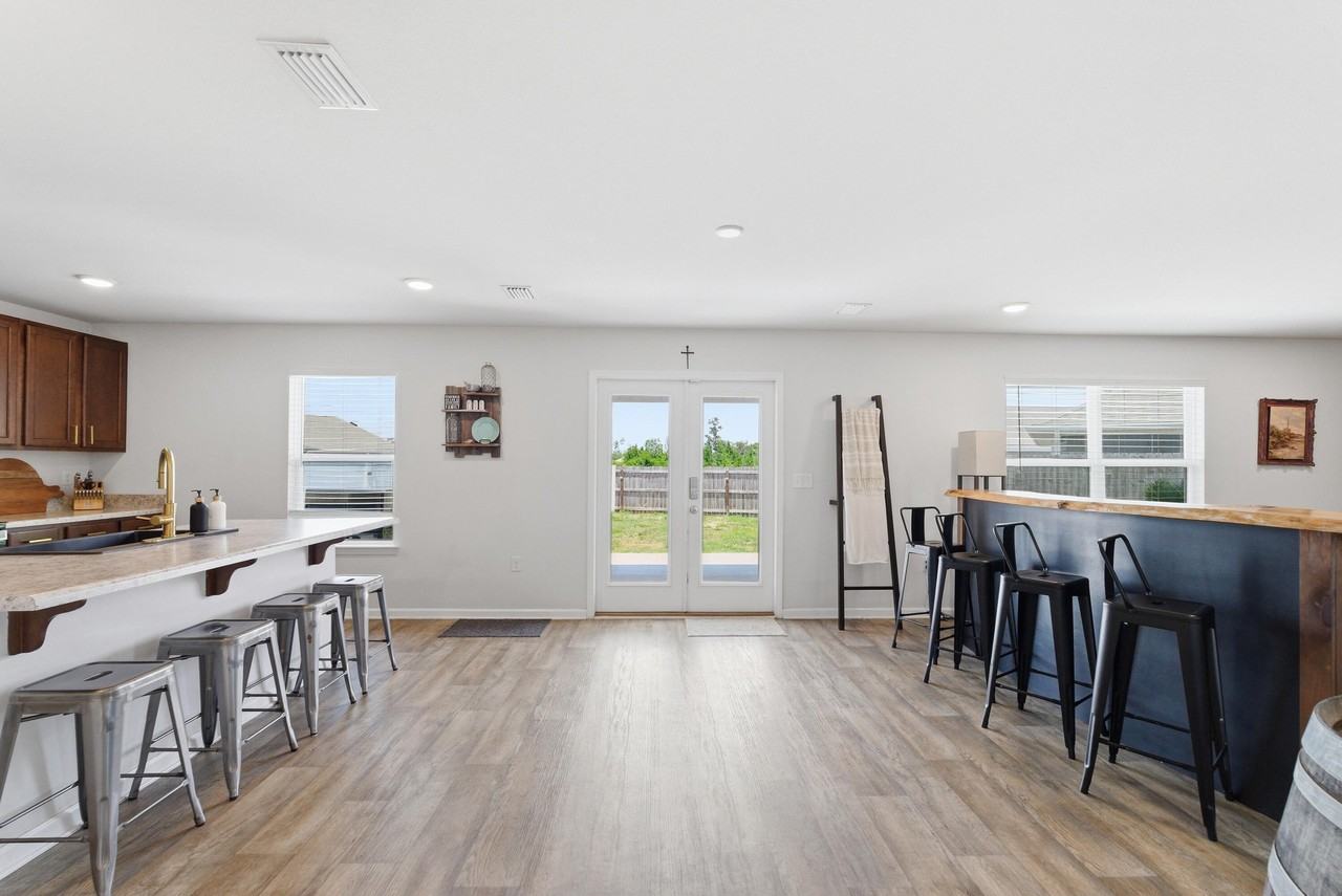 221 Red Bay Rd - Photo 7 of 36