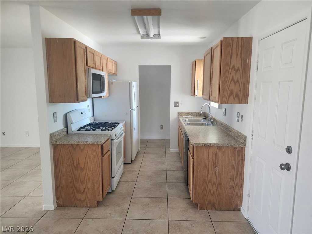 1213 Virgil St - Photo 4 of 15