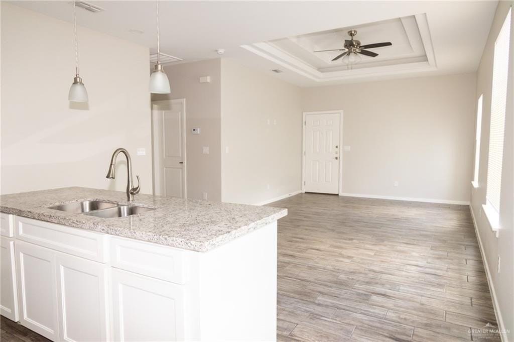 5808 Sandpiper Ave - Photo 4 of 16