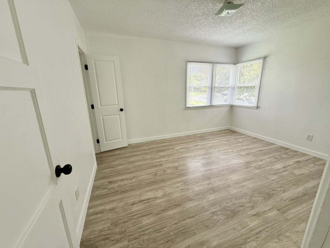217 S Hazel St - Photo 6 of 13
