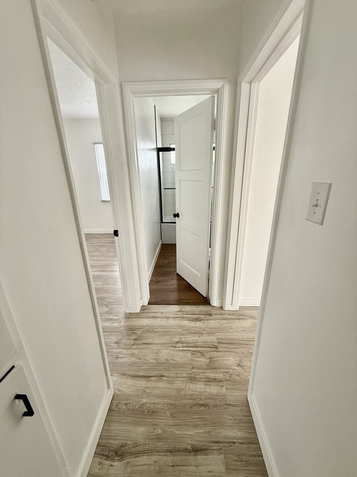 217 S Hazel St - Photo 5 of 13
