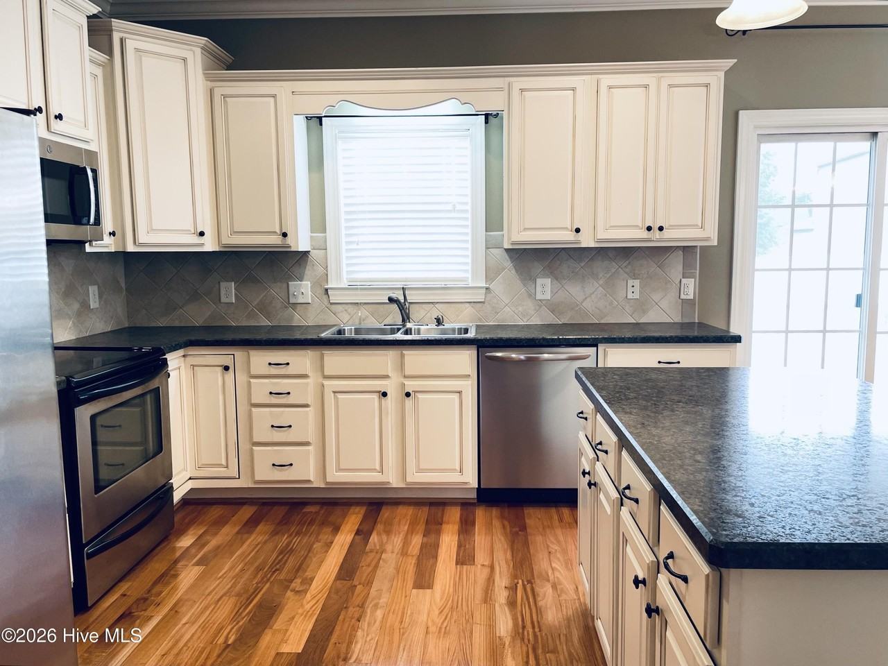 2208 Tulls Cove Rd - Photo 5 of 25