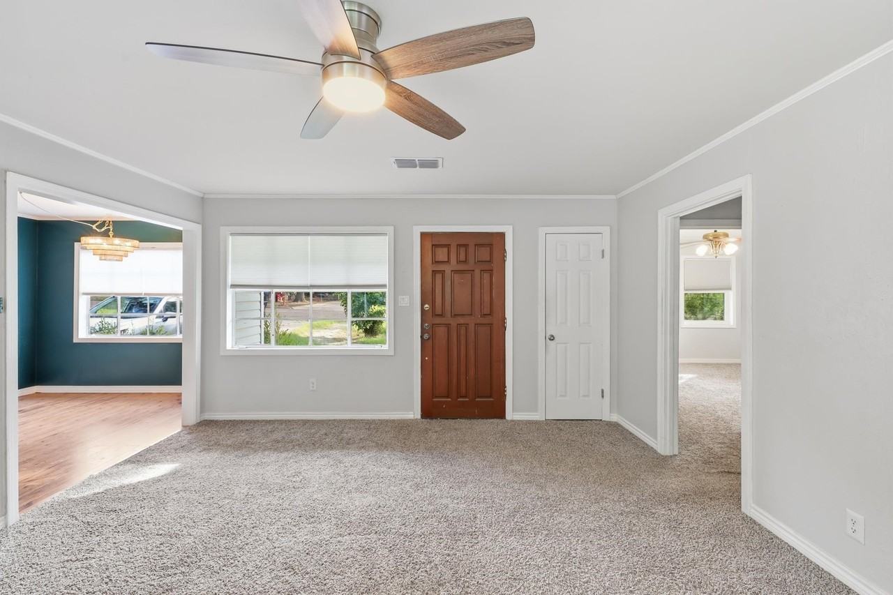 116 Janet St - Photo 4 of 28