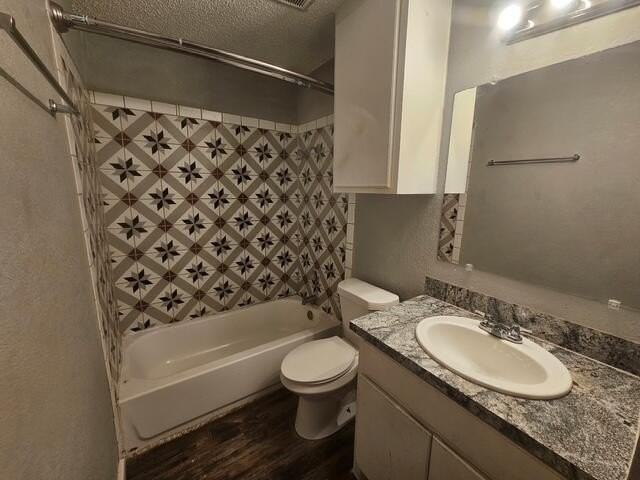 218 Avenue S #B - Photo 2 of 4