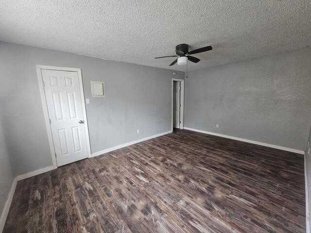 218 Avenue S #B - Photo 3 of 4