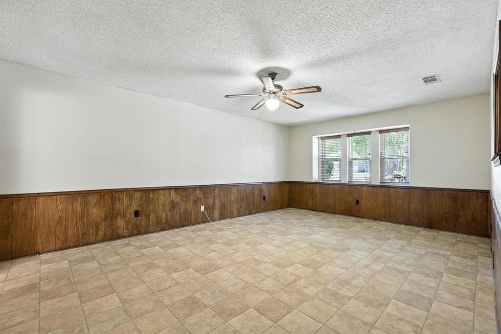 1506 N Valley Pkwy - Photo 2 of 17