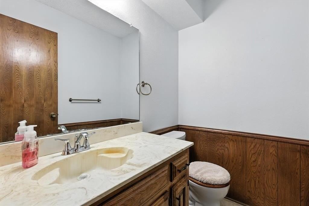 1506 N Valley Pkwy - Photo 4 of 17