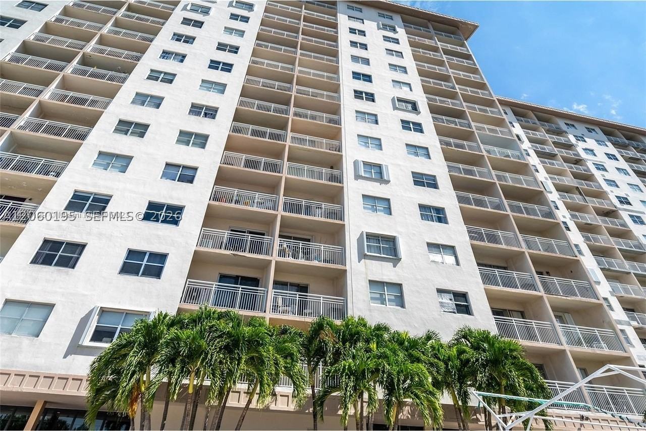 400 Kings Point Dr #320