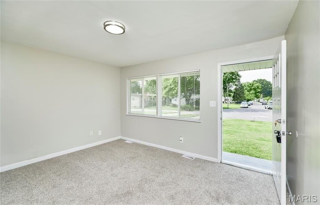 1915 Curtis Ct - Photo 4 of 25