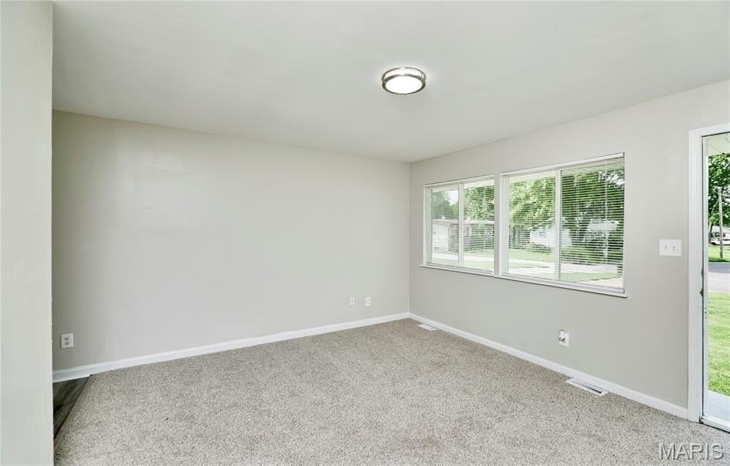 1915 Curtis Ct - Photo 5 of 25